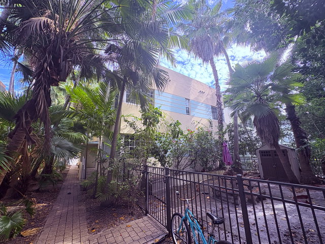 Meridian Deco Condo photo 2